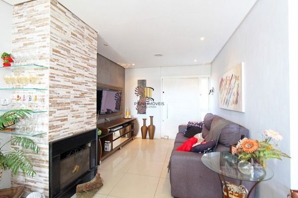 Casa Condominio em Porto Alegre, no bairro Vila Nova, com 3 dormitório(s), e 3 banheiros, à venda.