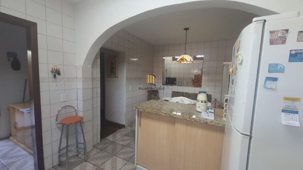 Casa em Porto Alegre, no bairro Nonoai, com 3 dormitório(s), e 3 banheiros, à venda.