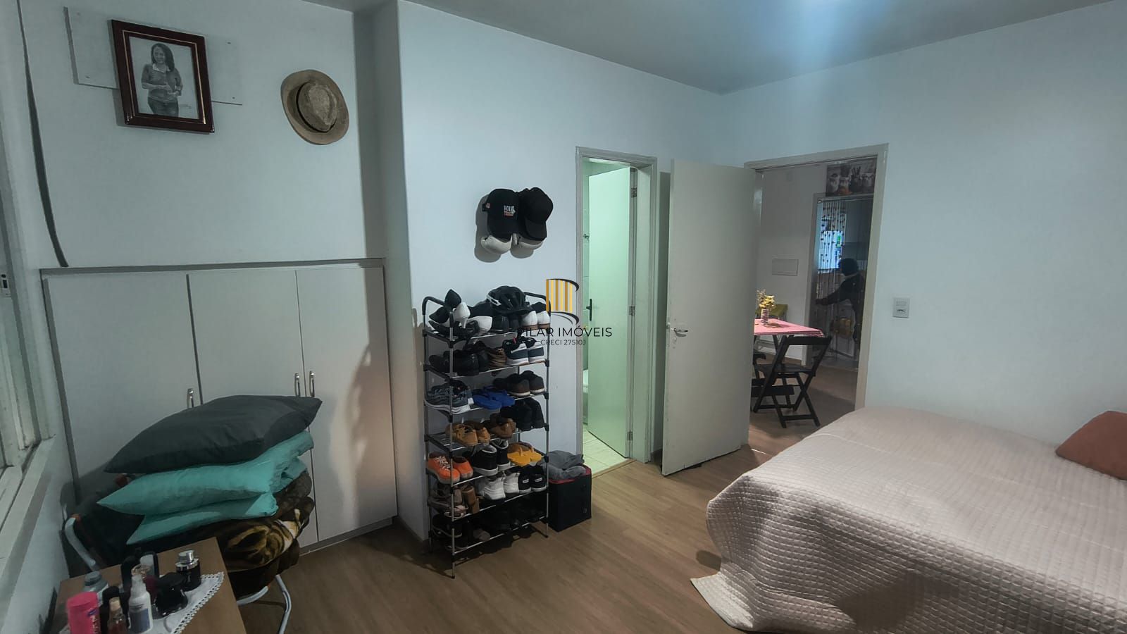 Apartamento térreo com um dormitório, com suíte, totalmente mobiliado no bairro Camaquã