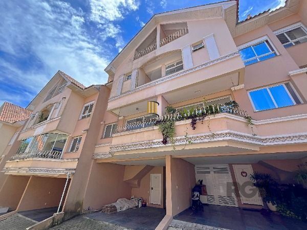 Casa Condominio em Porto Alegre, no bairro Pedra Redonda, com 3 dormitório(s), e 3 banheiros, à venda.