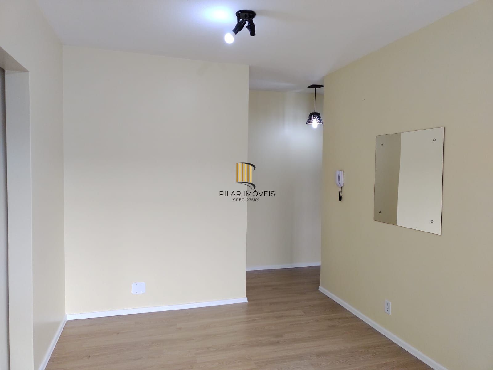 Excelente apartamento de dois dormitórios  na Av. Teresopolis com 68m2