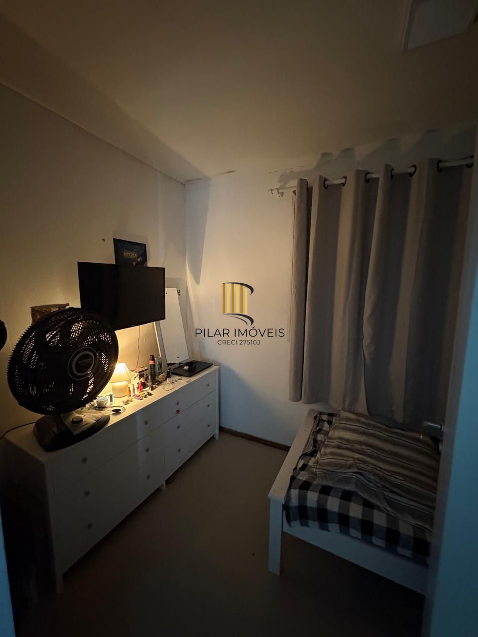 Casa 2 dorm, sala, cozinha, banheiro e área gourmet. Aceita carro no negócio.