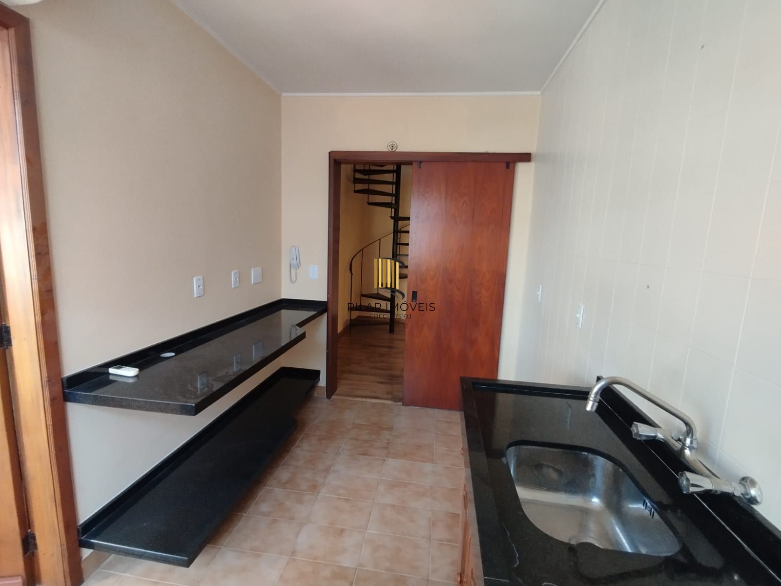 Linda cobertura no bairro Tristeza para venda.