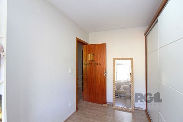 Casa em Porto Alegre, no bairro Campo Novo, com 3 dormitório(s), e 3 banheiros, à venda.