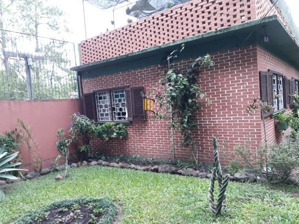 Casa em Porto Alegre, no bairro Pedra Redonda, com 2 dormitório(s), e 2 banheiros, à venda. - Pilar Imóveis