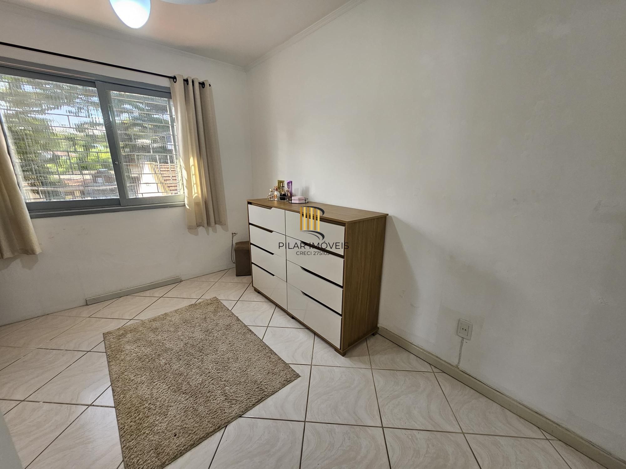 Casa com piscina terreno 10x30 zona sul de Porto Alegre