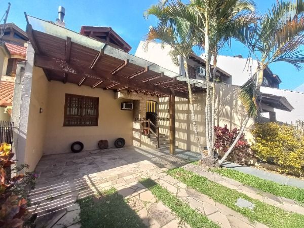 Casa em Porto Alegre, no bairro Ipanema, com 3 dormitório(s), e 3 banheiros, à venda. - Pilar Imóveis