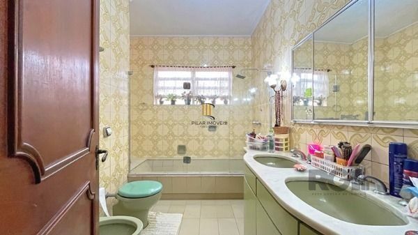 Casa para Venda - 320m², 5 dormitórios, sendo 3 suites, 8 vagas - Ipanema