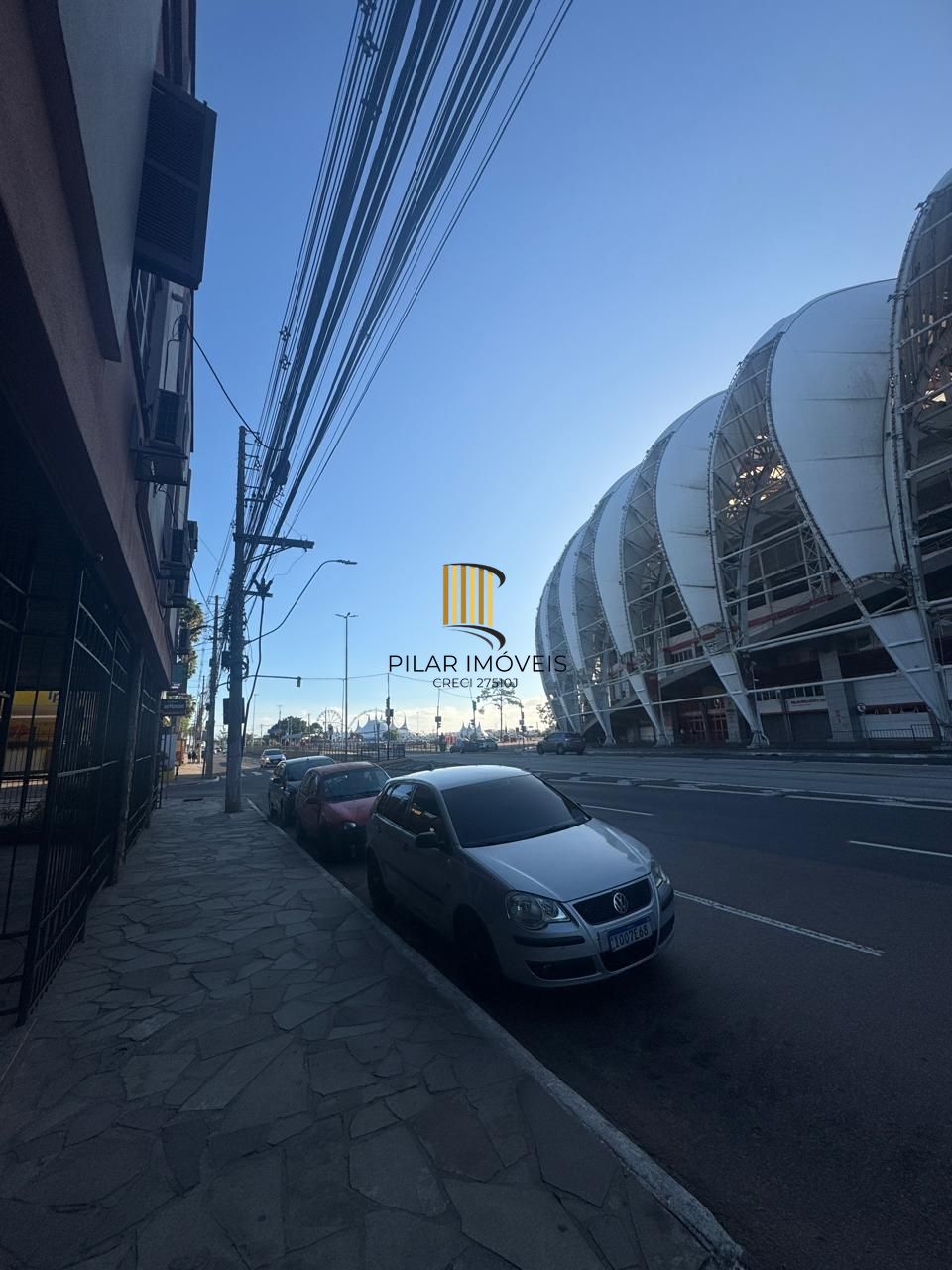 Em frente ao estádio beira Rio, apartamento 2 D , com 79m²,semi mobiliado.