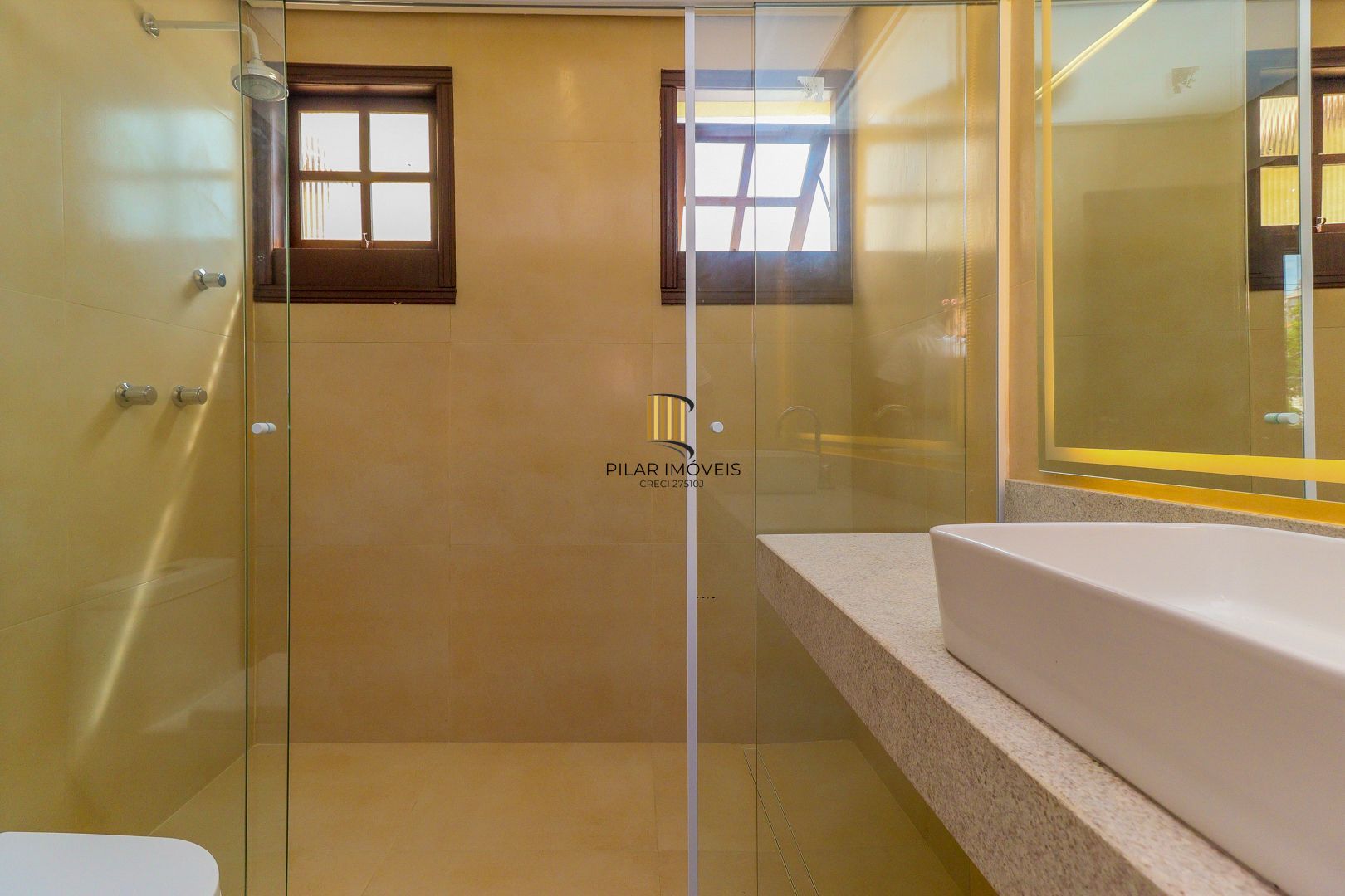 Excelente residência com 4 dormitórios