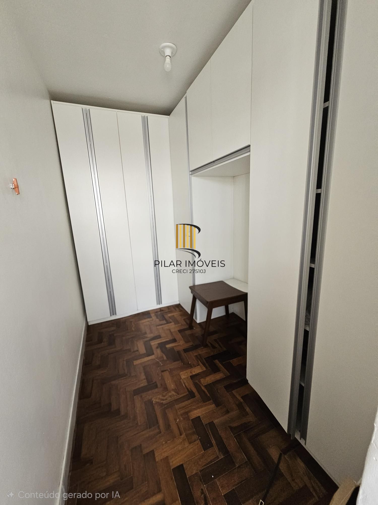 Apartamento com 73,00m² privativos reformado 2 dormitórios dependência de empregada 2 banheiros c/ churrasqueira a 50mts da Av. Bento Gonçalves !