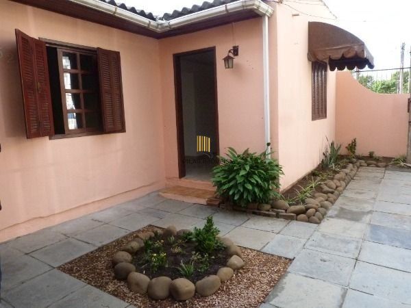 Casa para Venda - 90m², 3 dormitórios, 1 vaga - Restinga