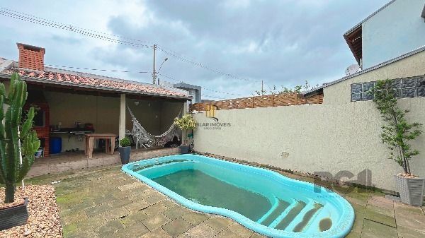 Casa em Porto Alegre, no bairro Hípica, com 3 dormitório(s), e 3 banheiros, à venda.