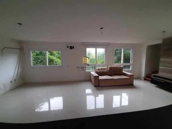 Casa Condominio em Porto Alegre, no bairro Ipanema, com 3 dormitório(s), e 3 banheiros, à venda.
