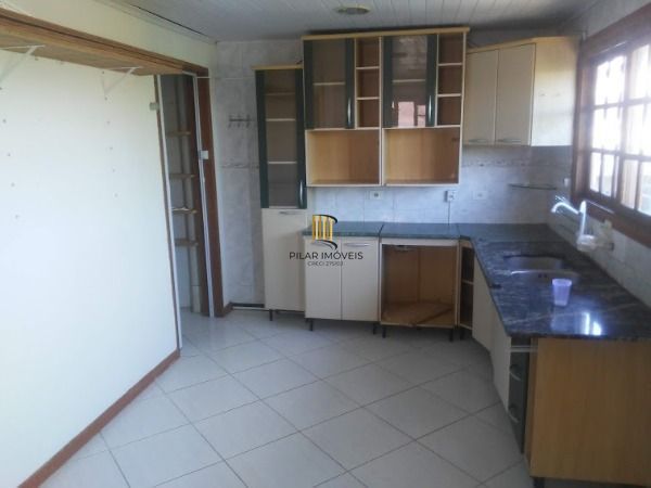 Casa 3 dormitórios no bairro Guarujá