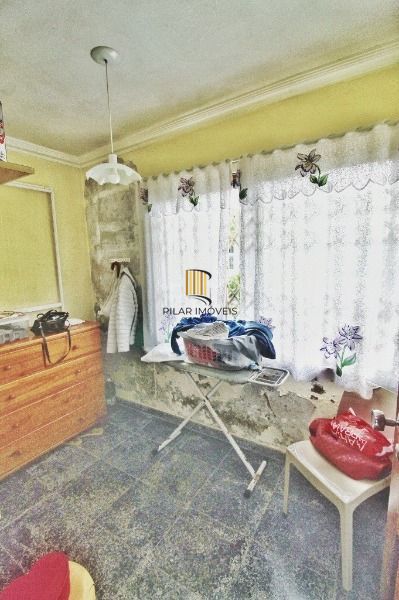 Casa em Porto Alegre, no bairro Jardim Isabel, com 4 dormitório(s), e 4 banheiros, à venda.