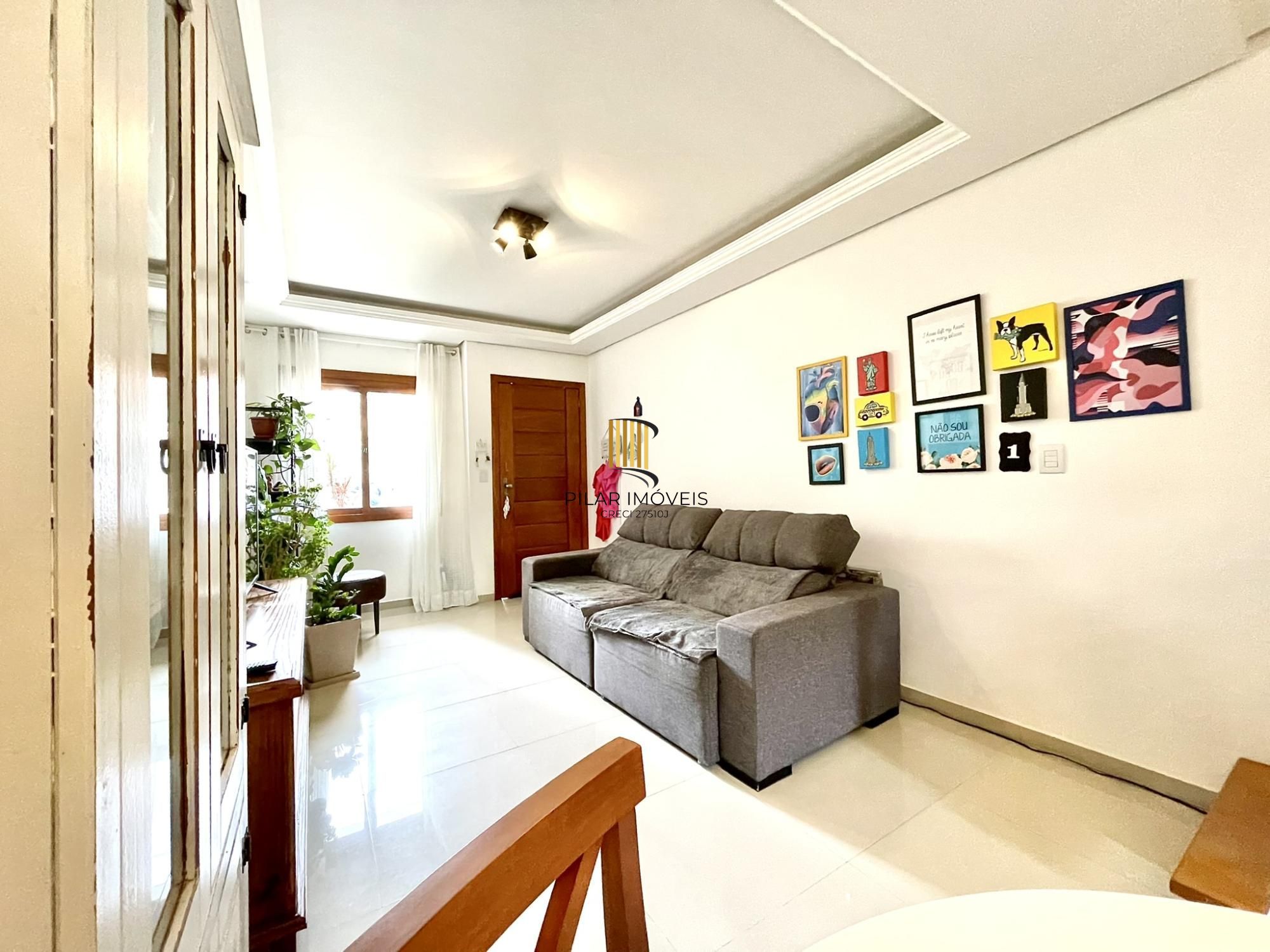 Casa 2 dormitórios no bairro Hípica