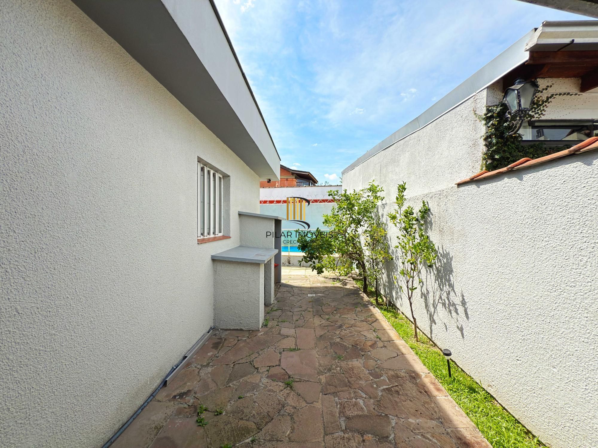 Casa Térrea com Piscina e 3 Dormitórios – Coração de Ipanema