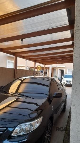 Casa em Porto Alegre, no bairro Ponta Grossa, com 2 dormitório(s), e 2 banheiros, à venda.