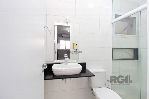 Casa em Porto Alegre, no bairro Espírito Santo, com 3 dormitório(s), e 3 banheiros, à venda.