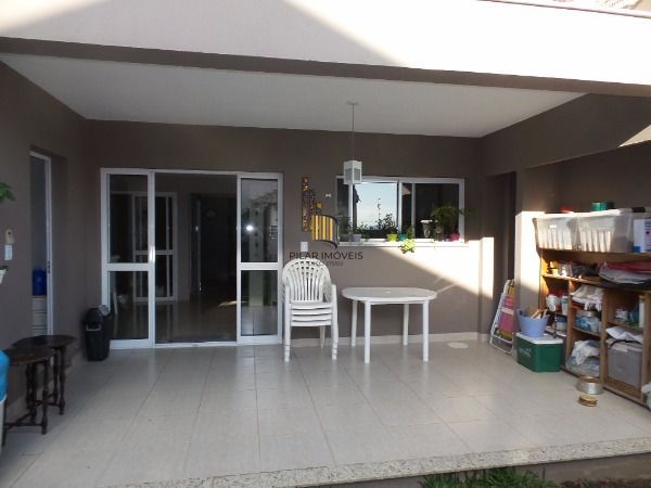 Casa para Venda - 270m², 3 dormitórios, sendo 1 suites, 2 vagas - Guarujá
