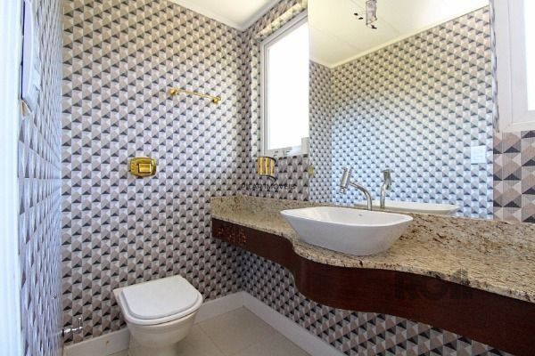 Casa no Jardim do Sol com 4D, sendo 2 suítes e 4 vagas de garagem