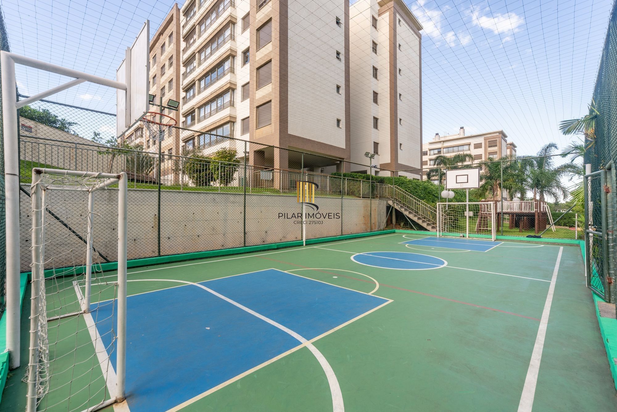 Excelente apto com 126 m² de área privativa 3 dormitórios sendo os 3 suítes  e duas vagas de garagens individuais