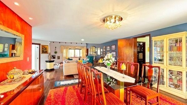 Casa em Porto Alegre, no bairro Ipanema, com 3 dormitório(s), à venda.