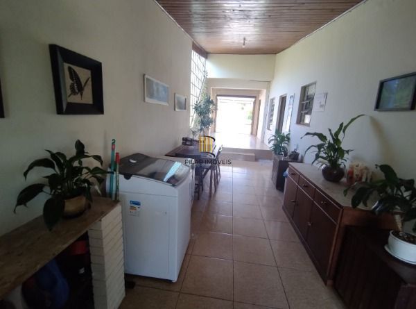 Casa em Porto Alegre, no bairro Vila Nova, com 2 dormitório(s), e 2 banheiros, à venda.