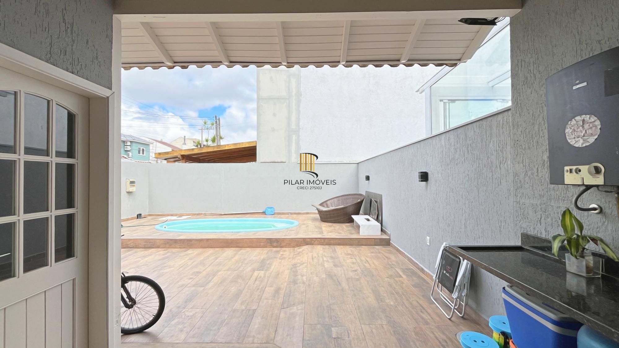 Casa 3 dormitórios no bairro Hípica