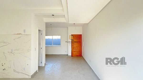 Casa Condominio em Porto Alegre, no bairro Nonoai, com 2 dormitório(s), e 2 banheiros, à venda.