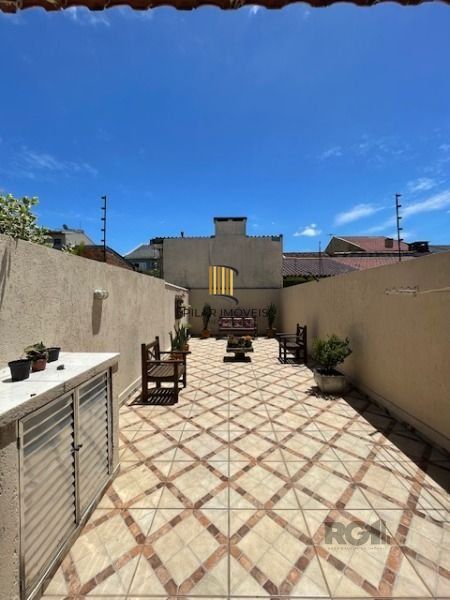 Casa em Porto Alegre, no bairro Hípica, com 3 dormitório(s), e 3 banheiros, à venda.