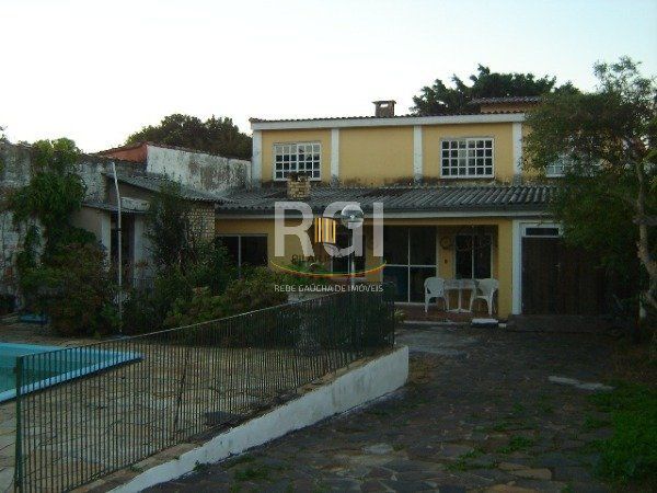 Casa para Venda - 150m², 4 dormitórios, sendo 2 suites, 6 vagas - Imperial Parque
