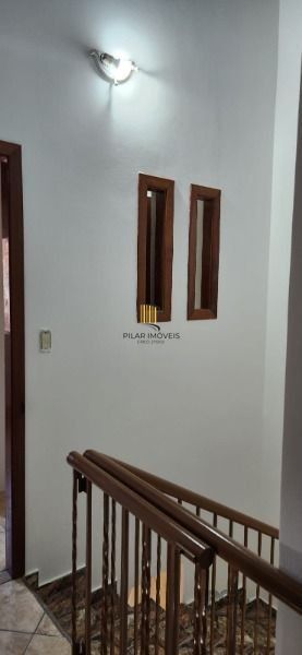 Sobrado em Porto Alegre, no bairro Vila Nova, com 3 dormitório(s), e 3 banheiros, à venda.