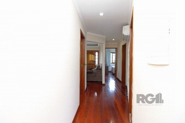 Casa em Porto Alegre, no bairro Belém Novo, com 3 dormitório(s), e 3 banheiros, à venda.