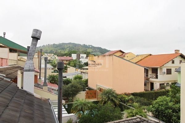 Casa em Porto Alegre, no bairro Espírito Santo, com 3 dormitório(s), à venda.