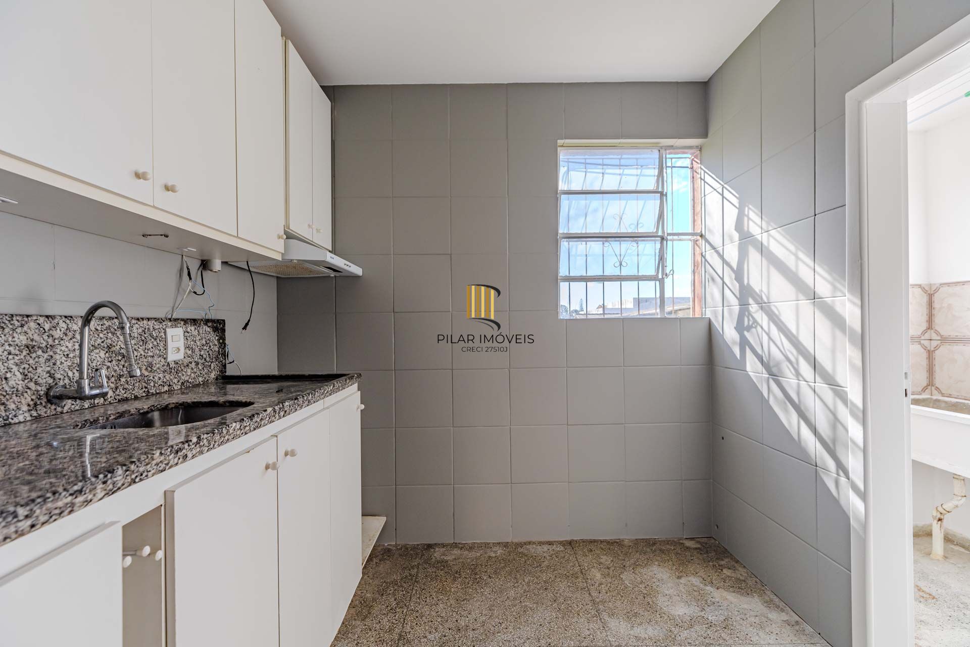 Apartamento com 2 dormitórios no Bairro Camaquã.