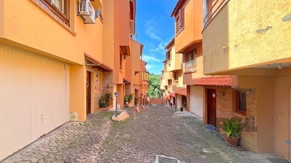 Casa Condominio em Porto Alegre, no bairro Espírito Santo, com 3 dormitório(s), e 3 banheiros, à venda.