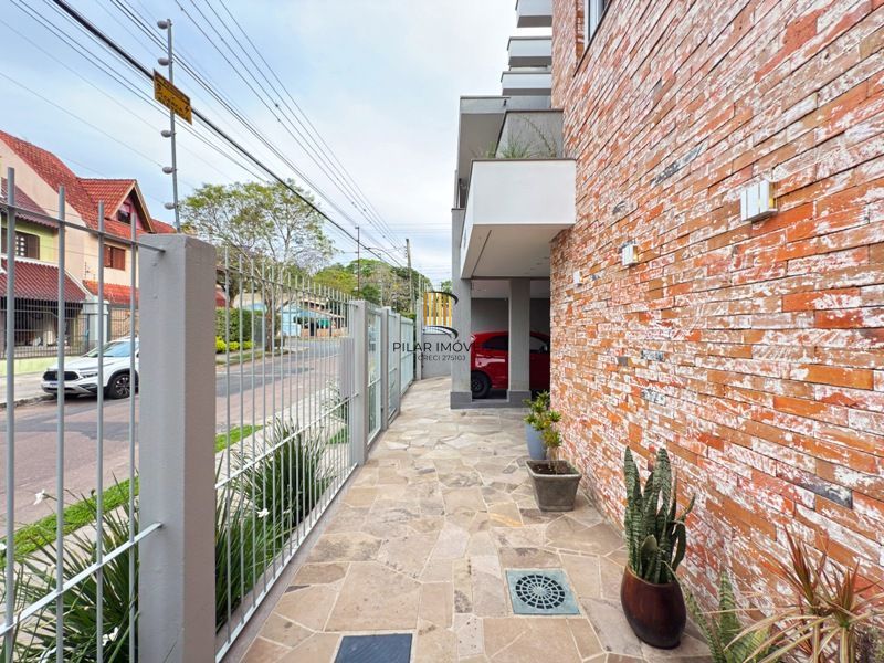 Casa 4 dormitórios no bairro Camaquã