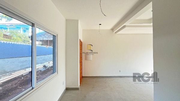 Casa Condominio em Porto Alegre, no bairro Nonoai, com 2 dormitório(s), e 2 banheiros, à venda.