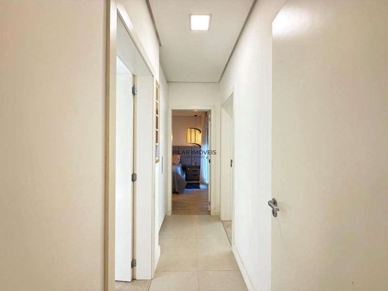 Casa térrea em condomínio fechado com 3 suítes.