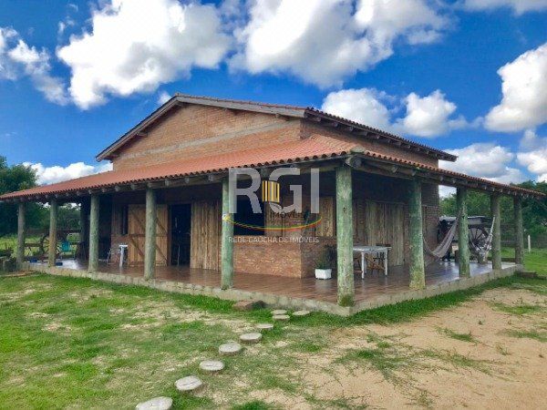 Sítio para Venda - 200m², 2 dormitórios, sendo 2 suites, 2 vagas - Lami
