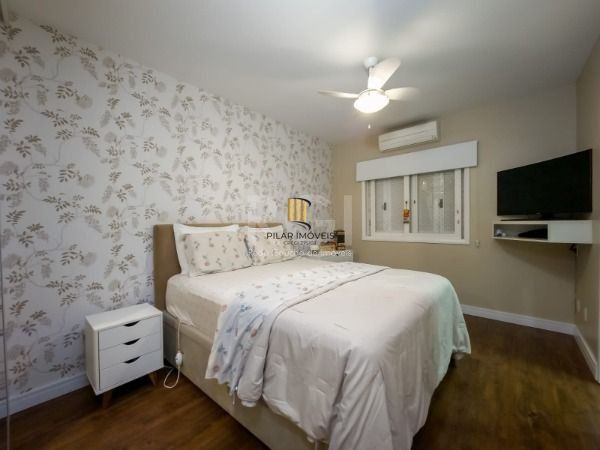Casa em Porto Alegre, no bairro Vila Conceição, com 3 dormitório(s), e 3 banheiros, à venda.