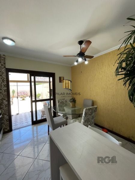 Casa em Porto Alegre, no bairro Hípica, com 3 dormitório(s), e 3 banheiros, à venda.