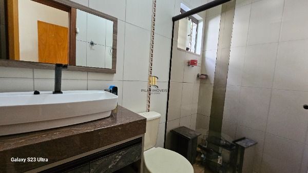 Casa em Porto Alegre, no bairro Vila Nova, com 3 dormitório(s), e 3 banheiros, à venda.