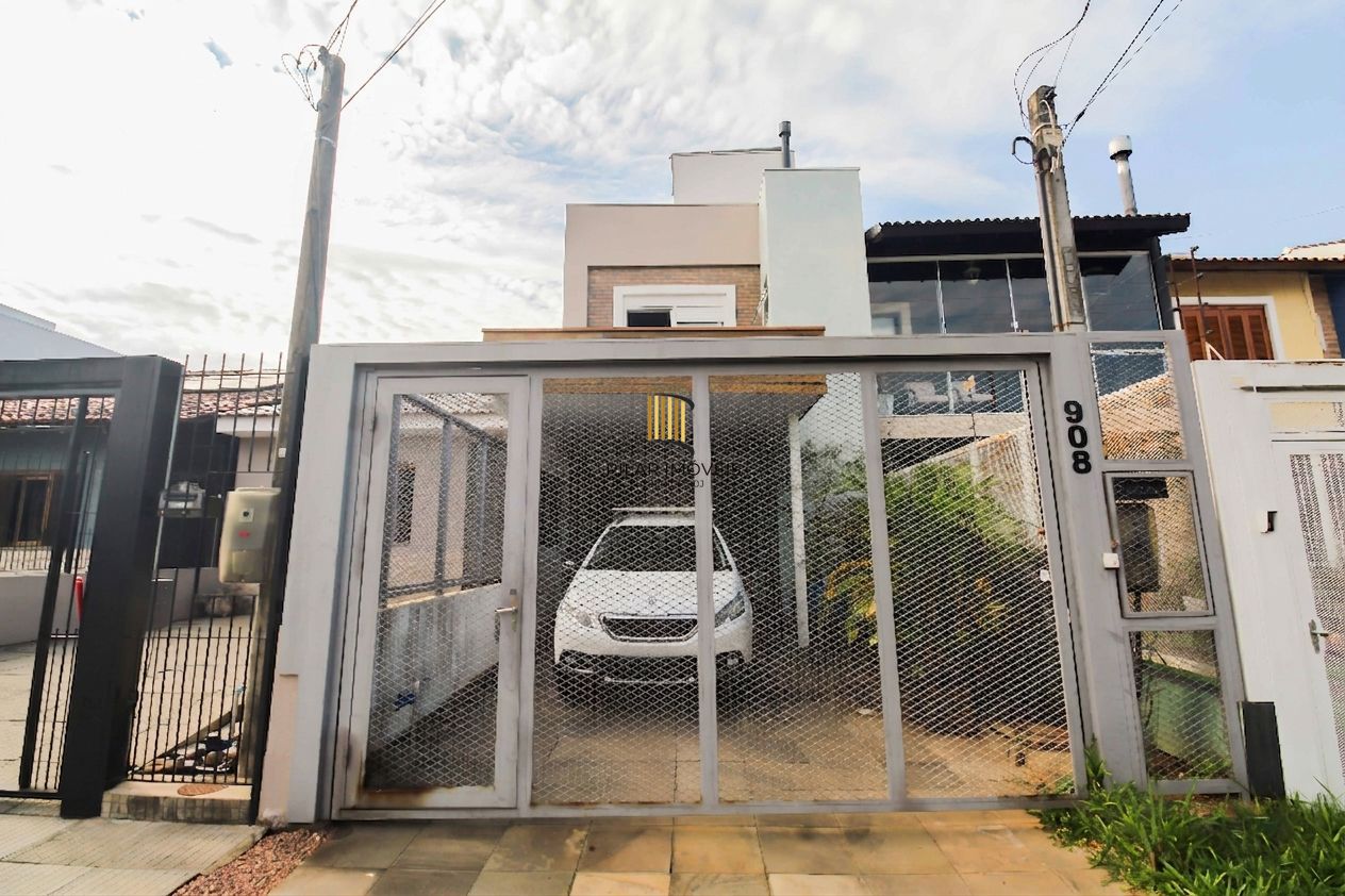 Ótima Casa com 3 dormitórios, semi mobiliada, pátio e vaga para carro.