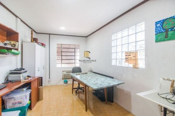Casa para Venda - 300m², 4 dormitórios, sendo 1 suites, 8 vagas - Imperial Parque