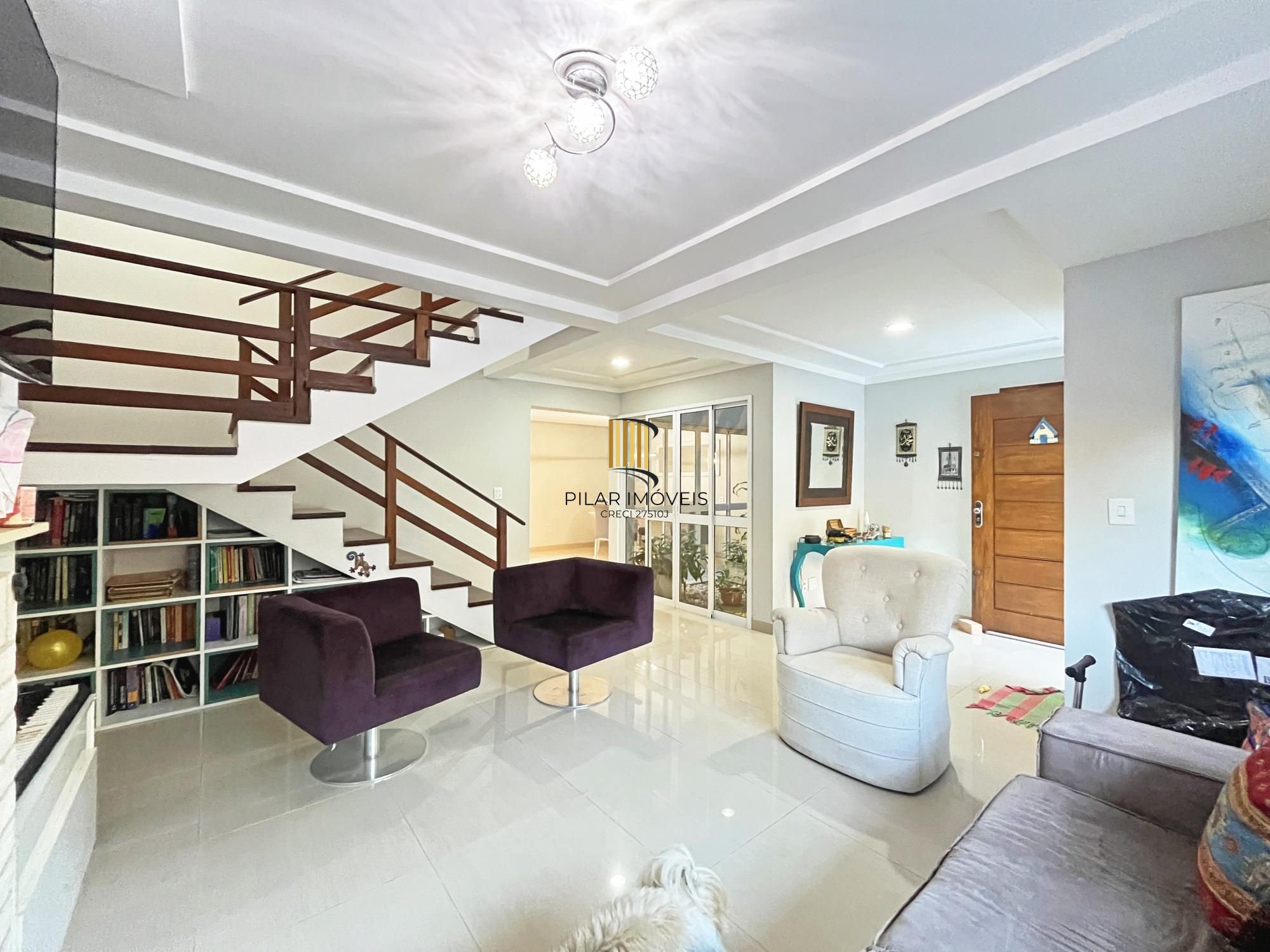 Casa para Venda - 270m², 3 dormitórios, sendo 1 suites, 2 vagas - Guarujá
