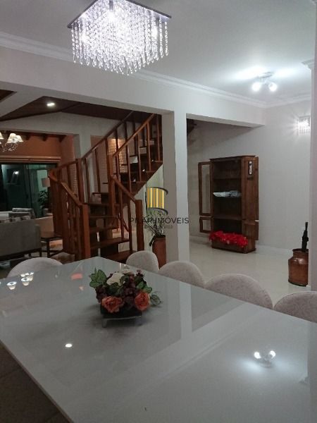 Casa em Porto Alegre, no bairro Espirito Santo, com 4 dormitório(s), e 4 banheiros, à venda.