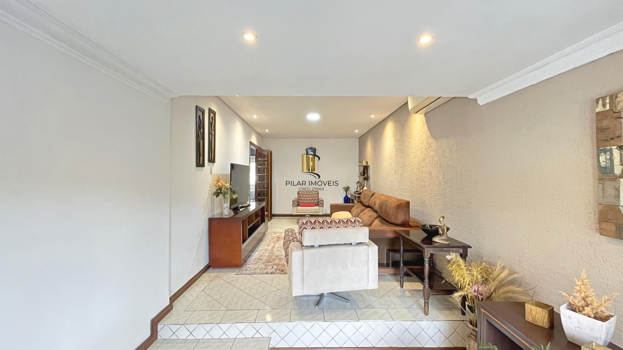 Casa em Porto Alegre, no bairro Vila Nova, com 3 dormitórios, 156 m² , 4 vagas.